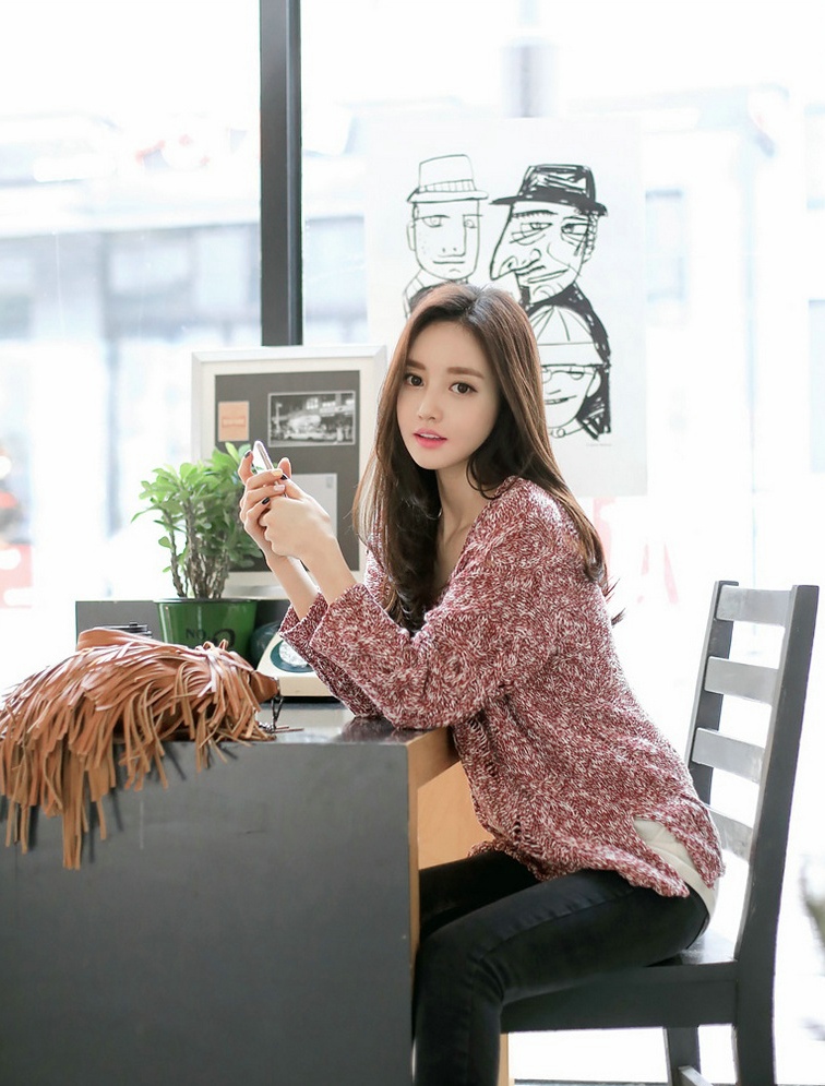 点击大图看下一张：韩国美女咖啡馆生活写真气质迷人