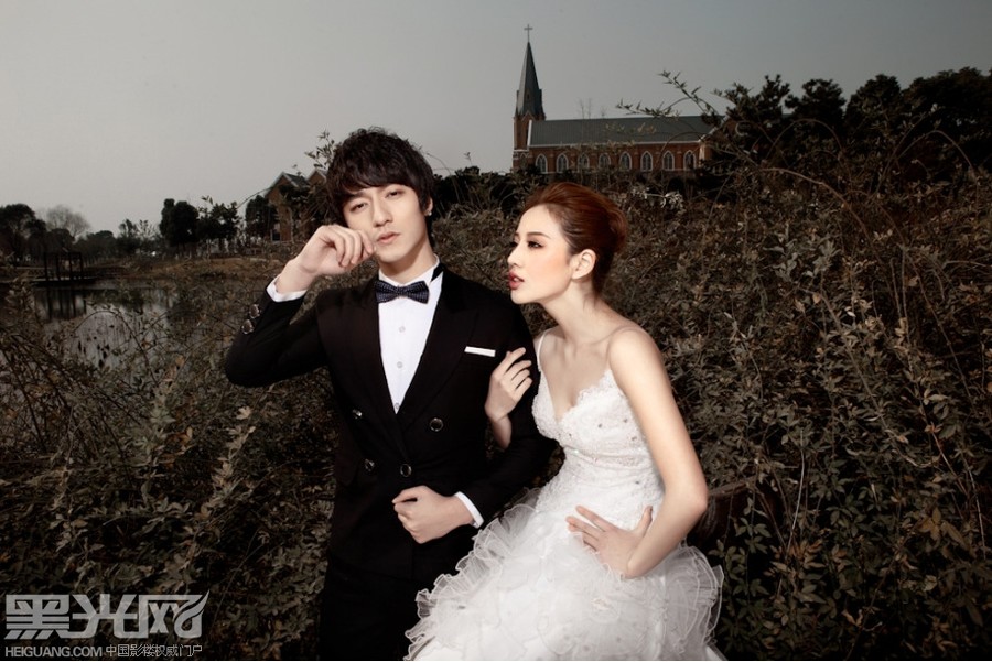 点击大图看下一张：海边别墅的秘密约会 婚纱摄影