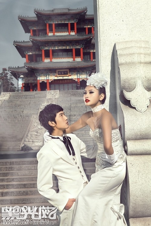 点击大图看下一张：神圣的爱 婚纱摄影