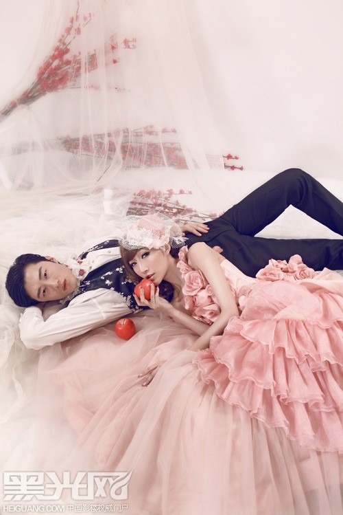 点击大图看下一张：粉红蜜恋 婚纱摄影