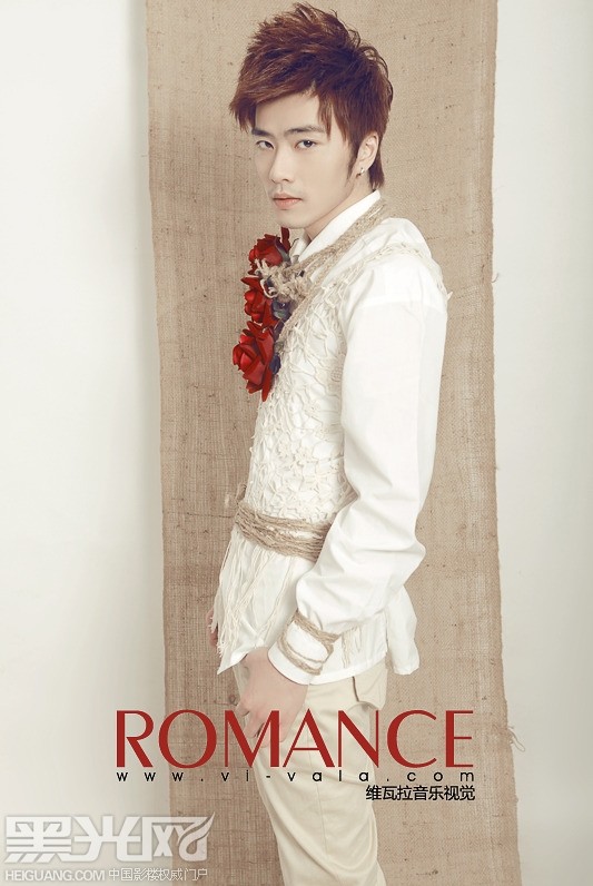 点击大图看下一张：Romance 婚纱摄影