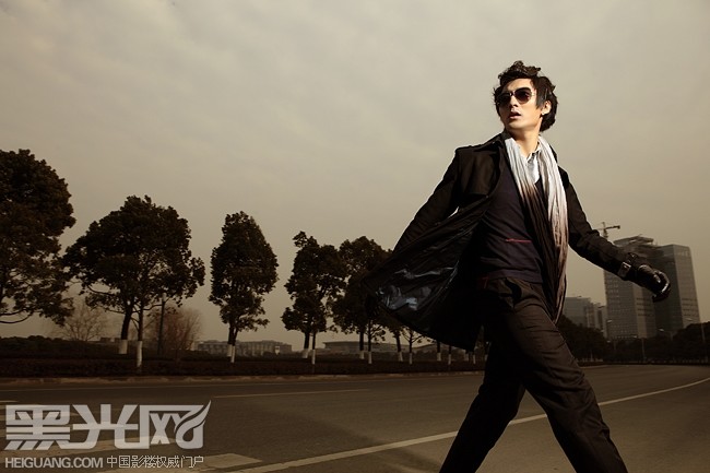 点击大图看下一张：独家镜头 婚纱摄影