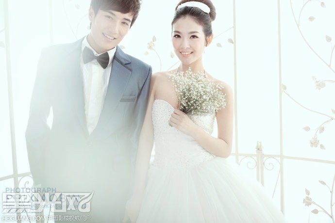 点击大图看下一张：光的羽翼 婚纱摄影