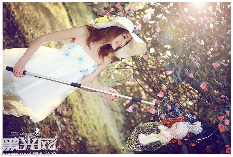 点击大图看下一张：捕捉浪漫 婚纱摄影