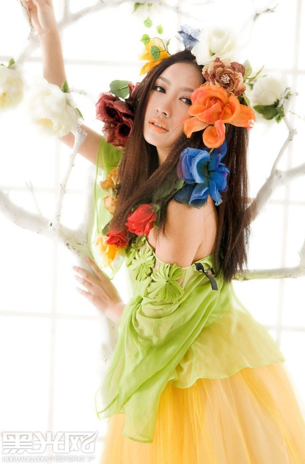 点击大图看下一张：花颜 婚纱摄影