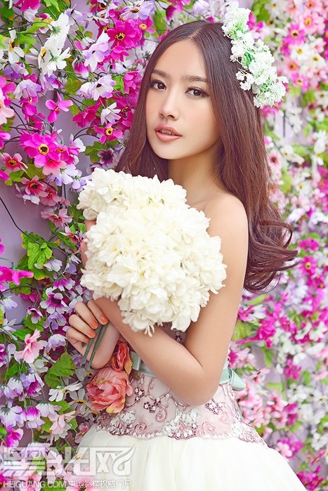 点击大图看下一张：花开四月天，倾国倾城 婚纱摄影