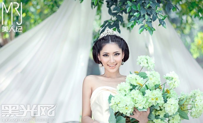 点击大图看下一张：如花笑靥 婚纱摄影