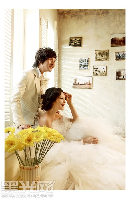 点击大图看下一张：飞花似梦 婚纱摄影