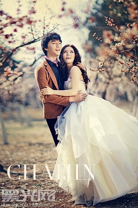 点击大图看下一张：春暖花开 婚纱摄影