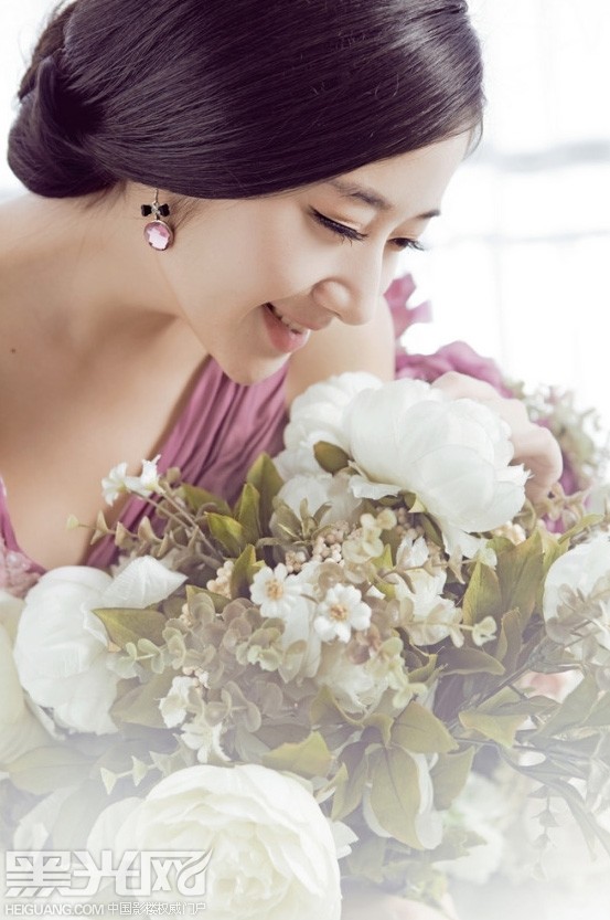 点击大图看下一张:紫色的爱慕 婚纱摄影