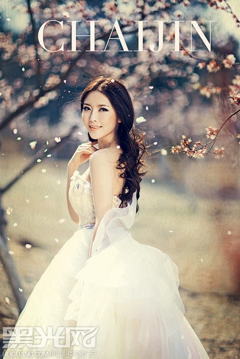 点击大图看下一张:春暖花开 婚纱摄影