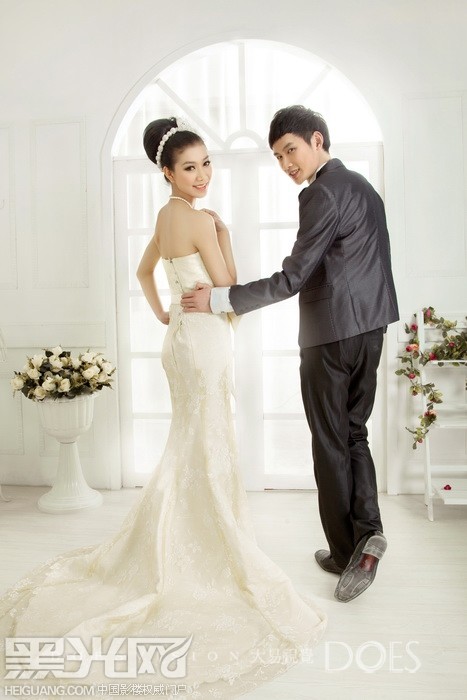 点击大图看下一张：浪漫满屋 婚纱摄影