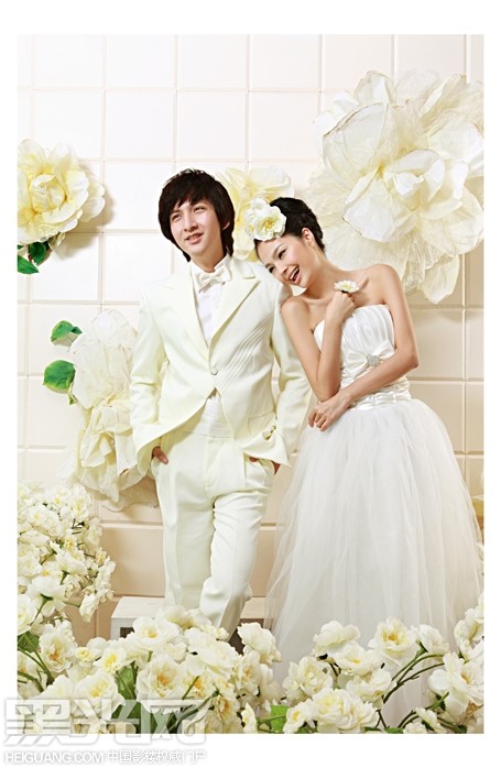 点击大图看下一张:笑腼如花 婚纱摄影