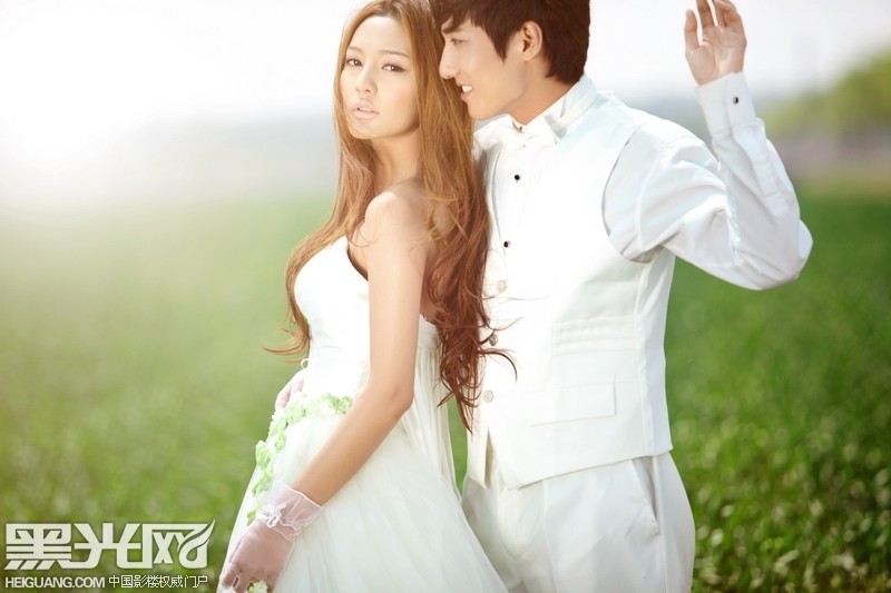 点击大图看下一张：属于我们的那个夏天 婚纱摄影