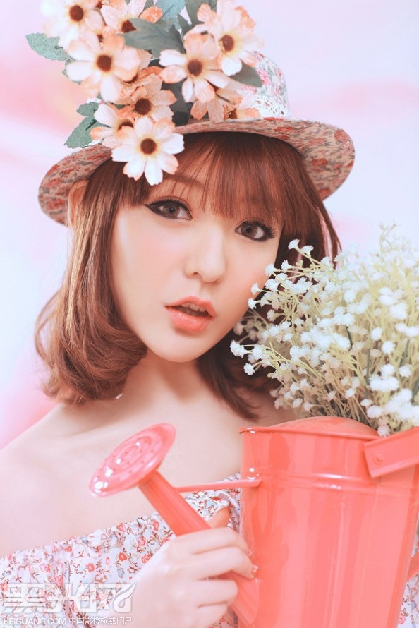 点击大图看下一张:粉红色的女孩 婚纱摄影