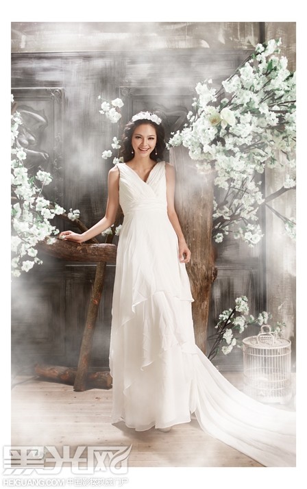 点击大图看下一张:听,红颜笑 婚纱摄影