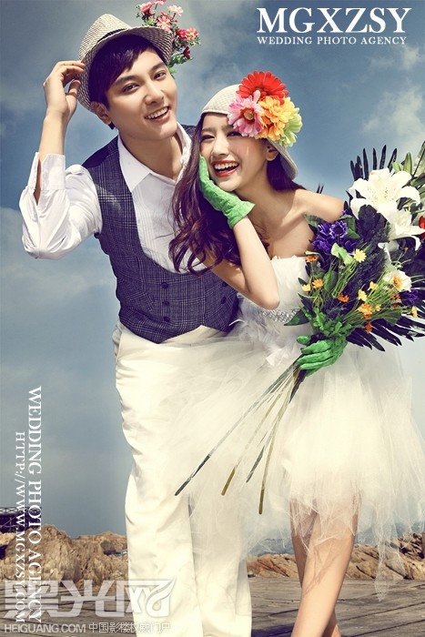 点击大图看下一张：沿海边的爱情 婚纱摄影