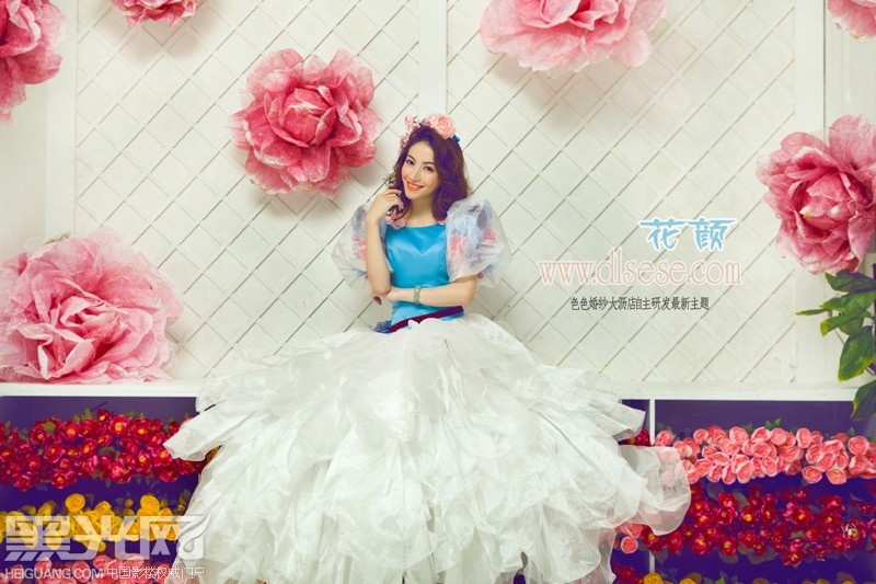 点击大图看下一张：花颜 婚纱摄影