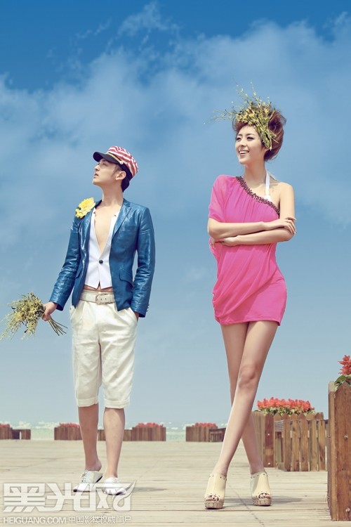 点击大图看下一张：爱情有点蓝 婚纱摄影