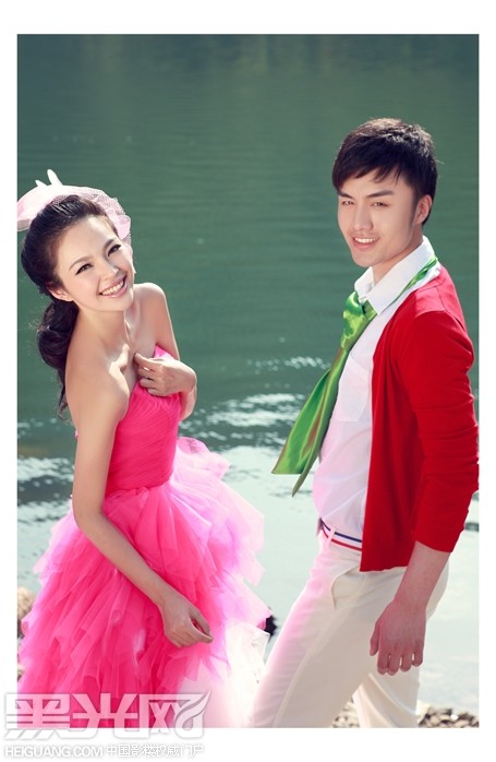 点击大图看下一张：海边的约会 婚纱摄影