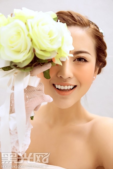 点击大图看下一张：玫瑰花开 婚纱摄影