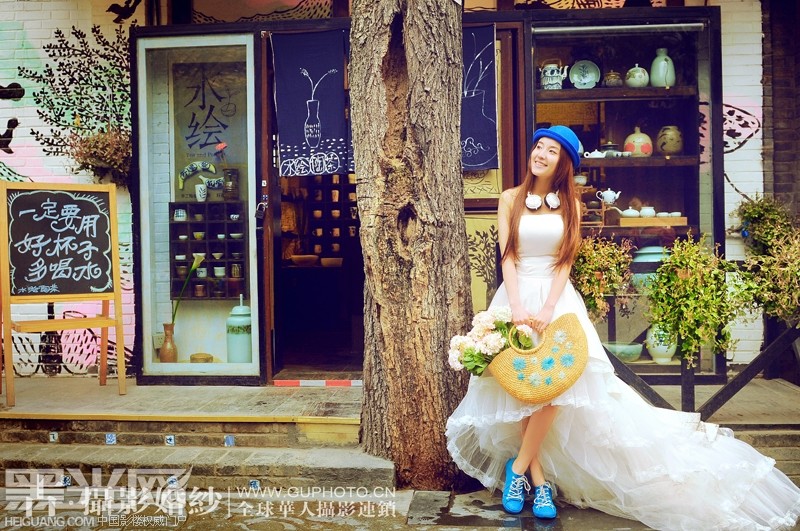 点击大图看下一张：邂逅一场浪漫 婚纱摄影