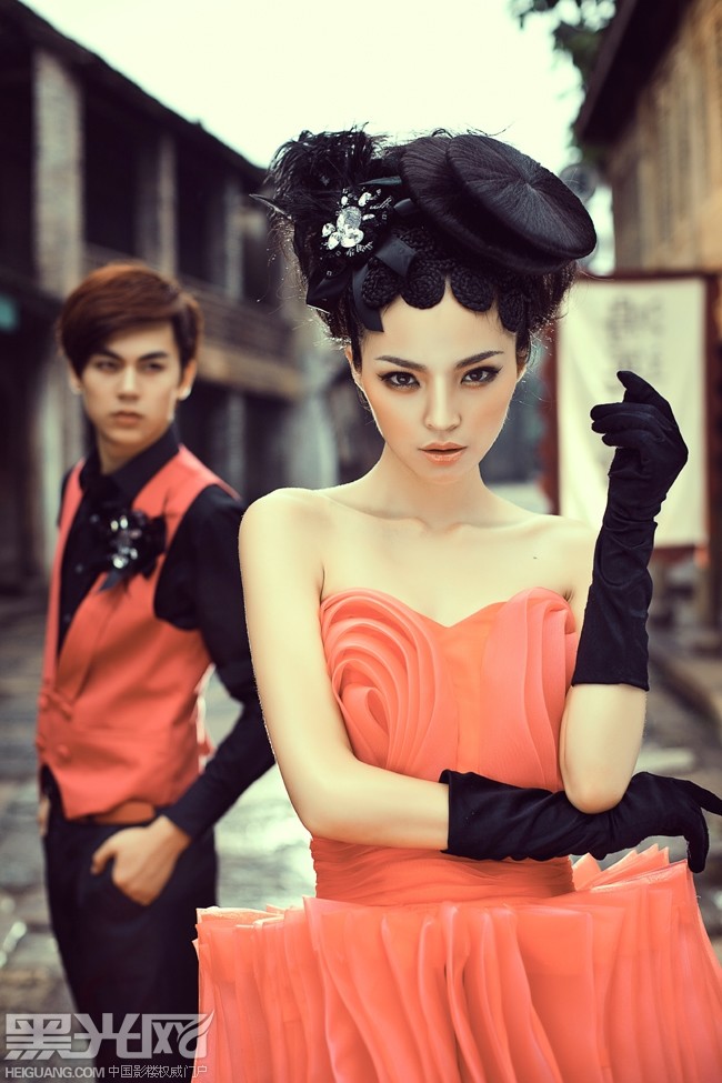 点击大图看下一张:绝色红颜 婚纱摄影