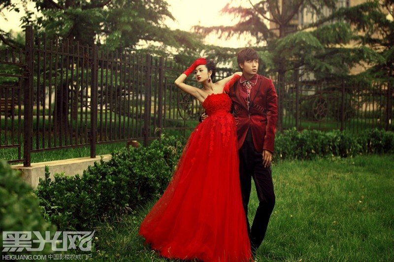 点击大图看下一张：时尚女郎 婚纱摄影