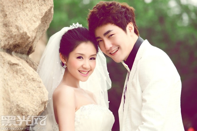 点击大图看下一张:圣爱殿堂 婚纱摄影