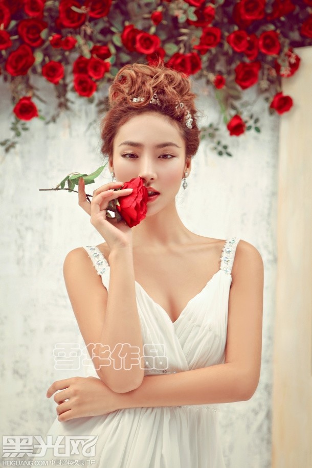 点击大图看下一张:画“花瓣” 婚纱摄影