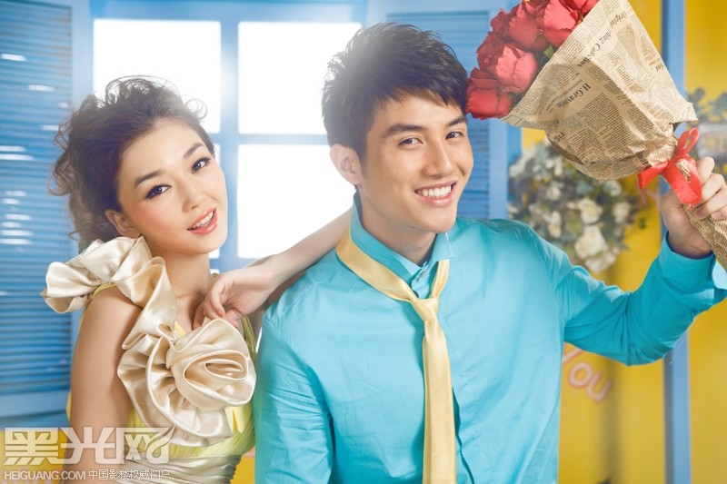 点击大图看下一张：咖啡屋小调 婚纱摄影