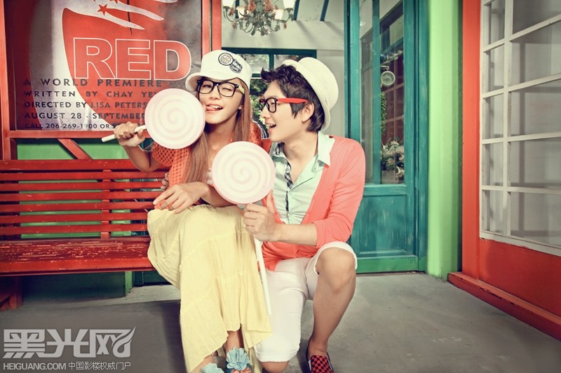 点击大图看下一张：电话亭 一线牵 婚纱摄影