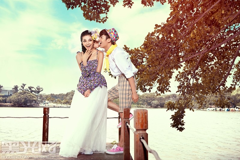 点击大图看下一张:Happy lovers 婚纱摄影