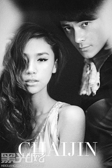 点击大图看下一张：黑白情人 婚纱摄影