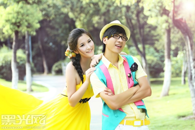 点击大图看下一张:黄色嫁衣 婚纱摄影