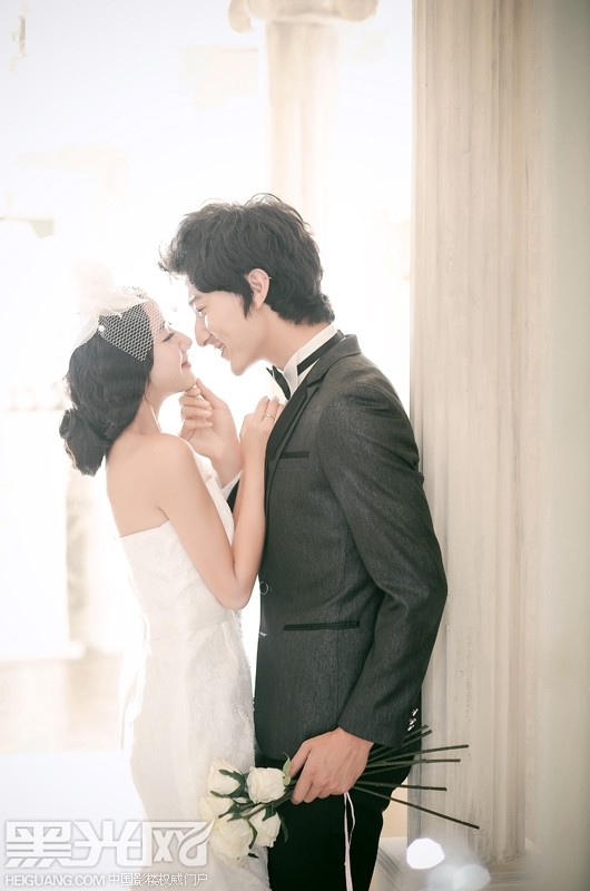 点击大图看下一张:幸福那扇门 婚纱摄影