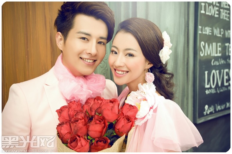 点击大图看下一张：相约咖啡屋 婚纱摄影