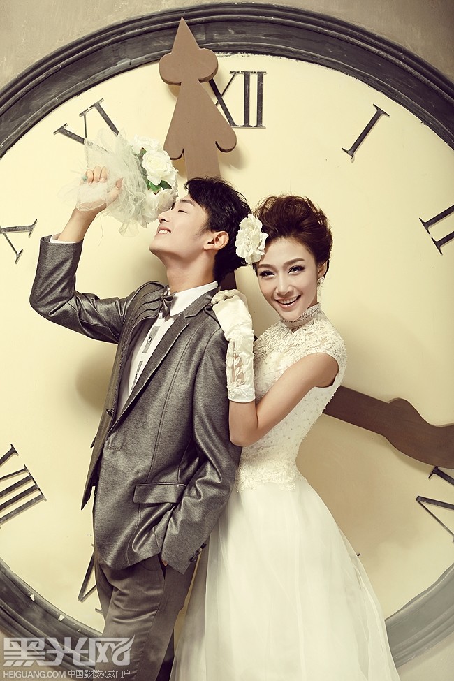点击大图看下一张：爱的见证 婚纱摄影