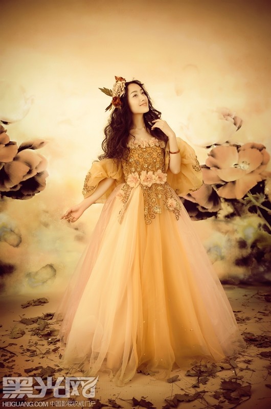 点击大图看下一张：芳香 婚纱摄影