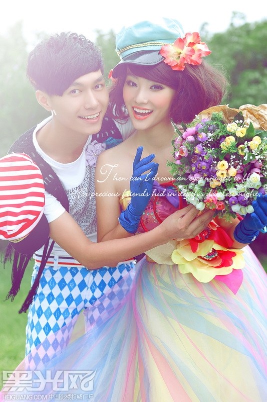 点击大图看下一张：舞动的色彩 婚纱摄影