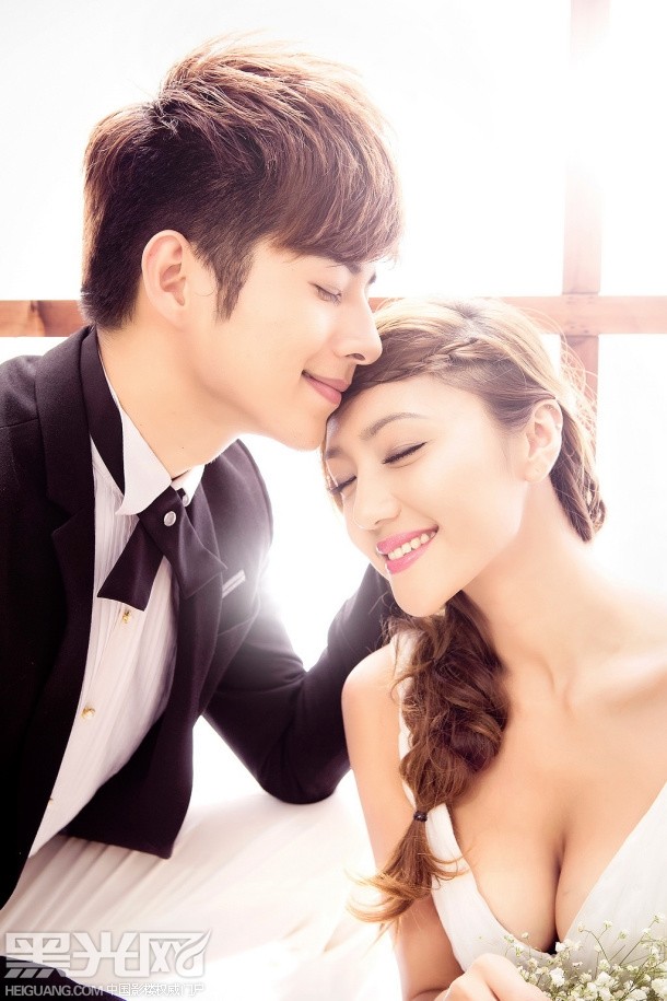 点击大图看下一张：向幸福出发 婚纱摄影