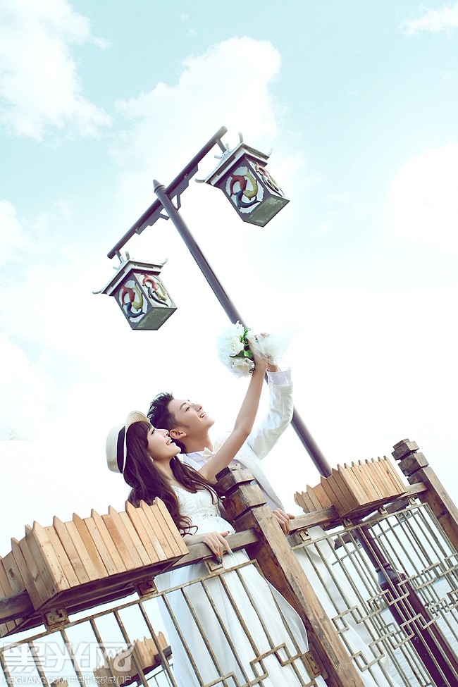 点击大图看下一张：恋恋夏日 婚纱摄影