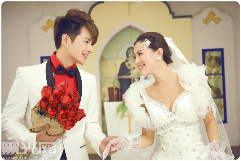 点击大图看下一张：完美的嫁衣 婚纱摄影