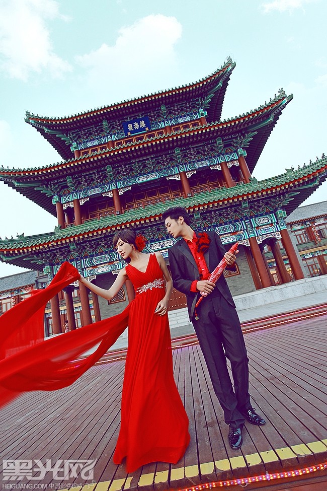 点击大图看下一张：越时尚越中国 婚纱摄影