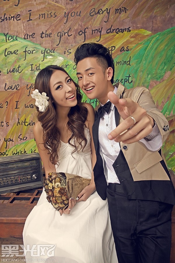 点击大图看下一张：渲染的幸福 婚纱摄影