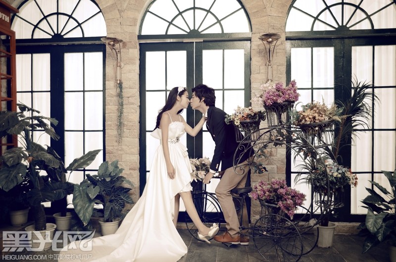 点击大图看下一张：恋爱假期 婚纱摄影