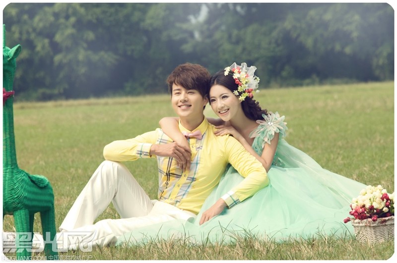 点击大图看下一张：激情之夏 婚纱摄影