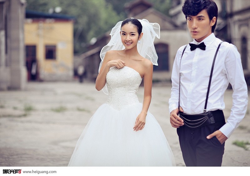 点击大图看下一张：爱之密语 婚纱摄影