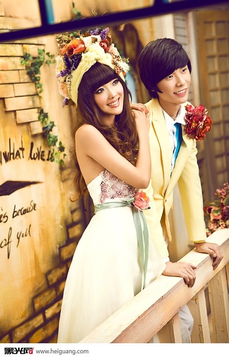 点击大图看下一张：丛林迷情 婚纱摄影