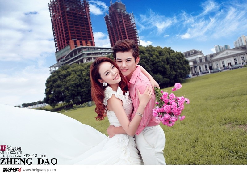 点击大图看下一张：我们的纪念日 婚纱摄影